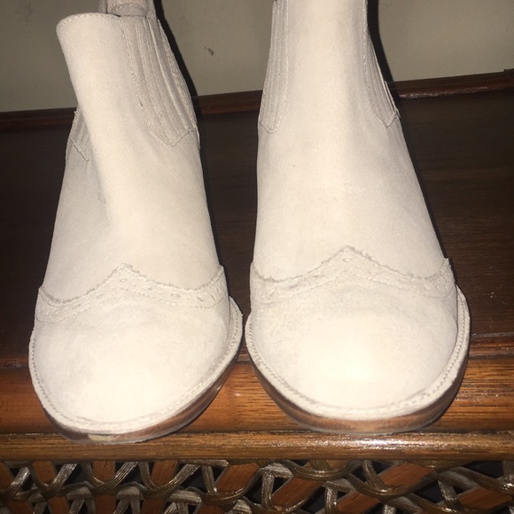 80%20 New 7.5 booties, light cream/beige color - Picture 4 of 8